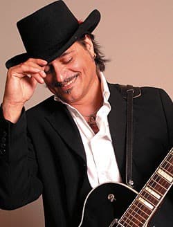 Frak Carillo Singles